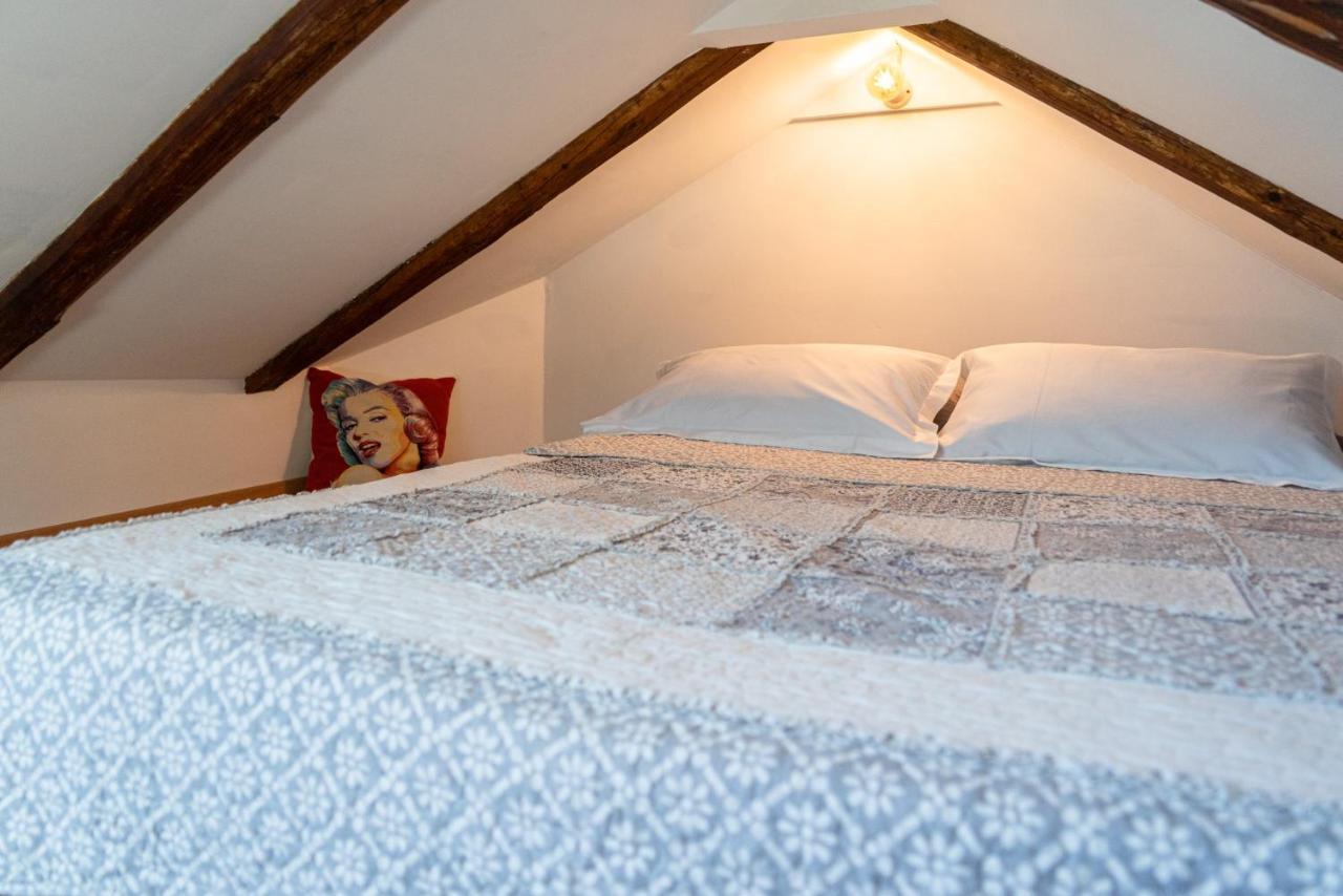 Cool Attic W Gallery In The Heart Of Lejlighed *